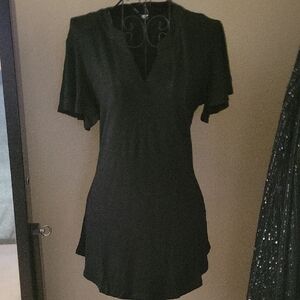 Leafsay Women Black V-Neck Top With Cute Sleeves NWT Sz SM $14